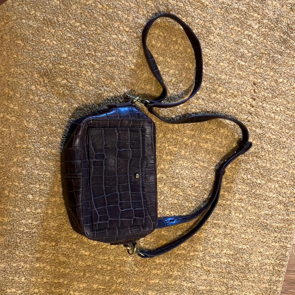 Madewell leather crossbody bag.  Still smells new!